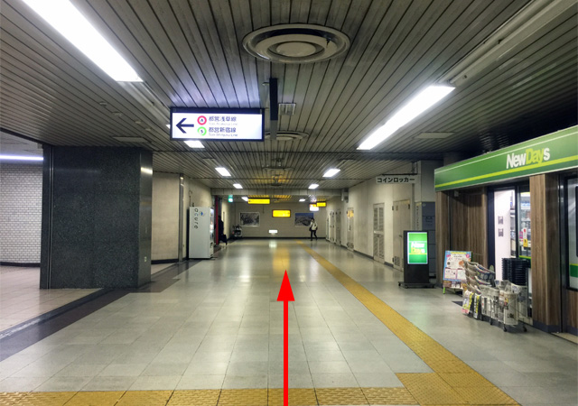 馬喰町駅下りホームから10