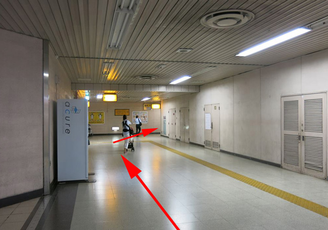 上りホームから横山出口へ5
