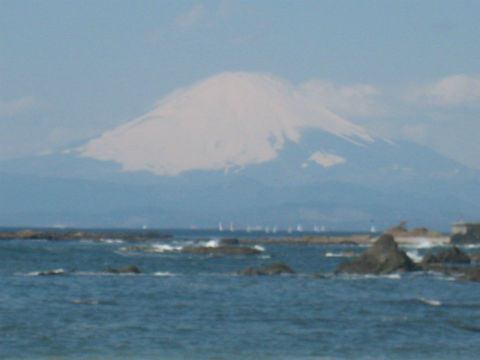 一色海岸からの富士山